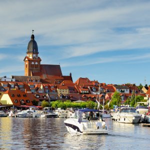 Waren: Hafen mit St. Marienkirche